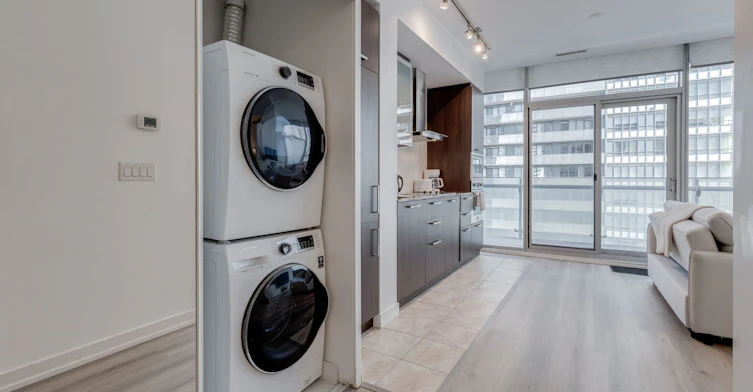 1812-14 York Street, Toronto, ON, M5J 0B1 - 12
