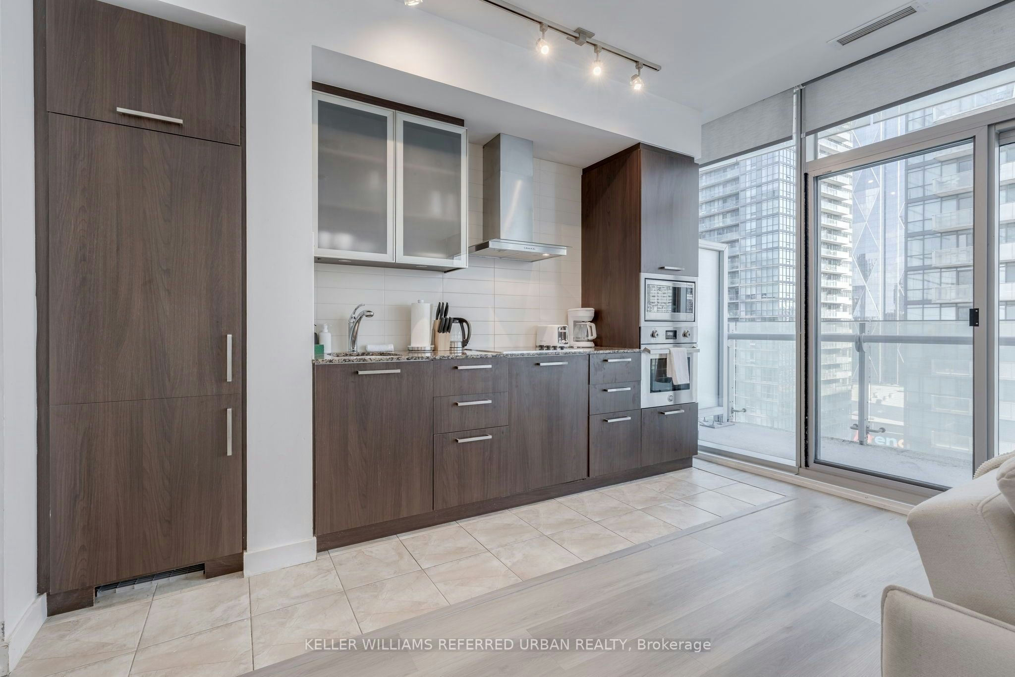 1812-14 York Street, Toronto, ON, M5J 0B1 - 4