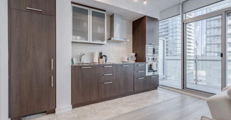 1812-14 York Street, Toronto, ON, M5J 0B1 - 4