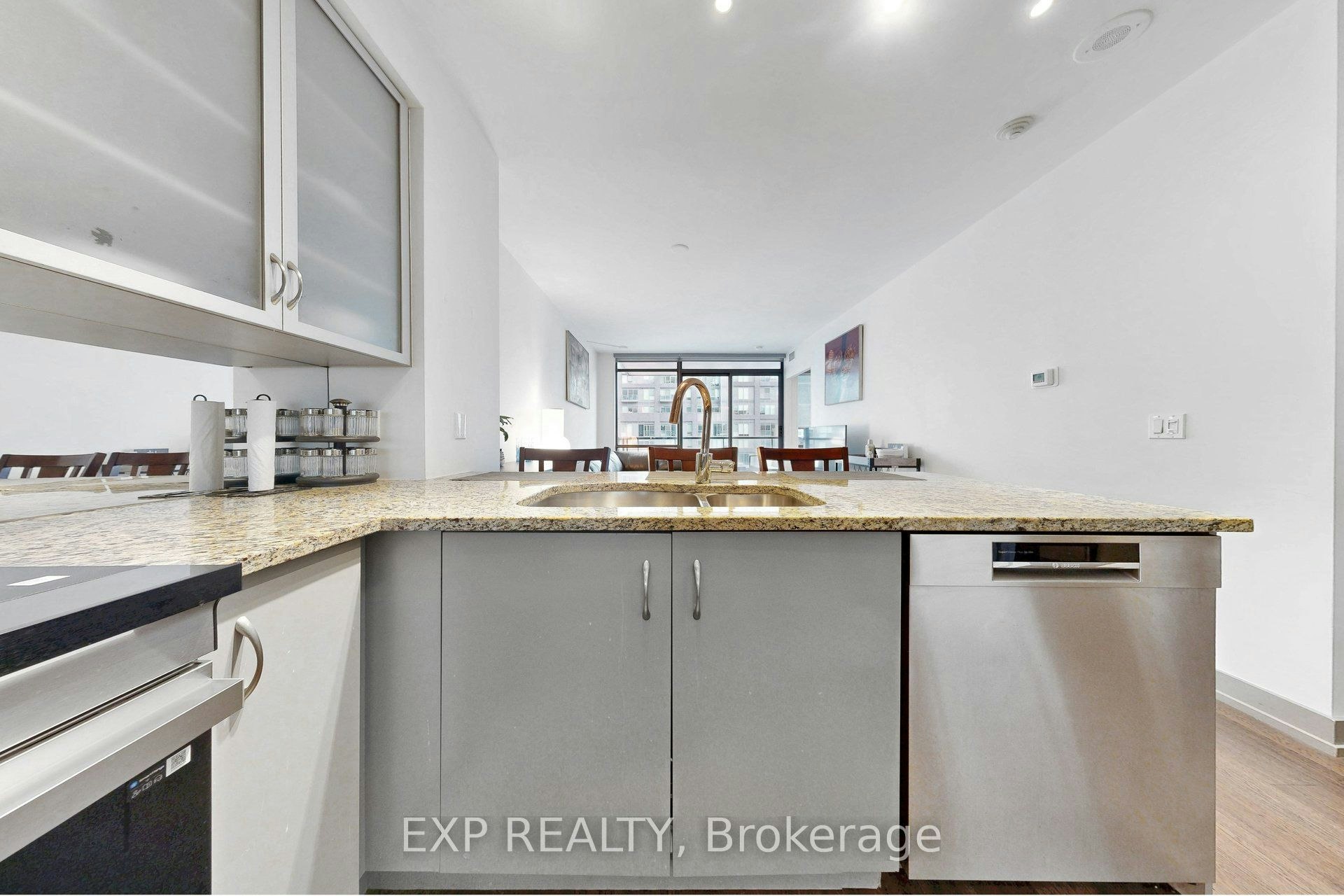 912-438 King Street W, Toronto, ON, M5V 3T9 - 14