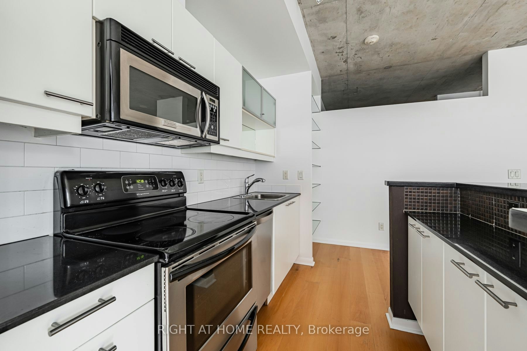418-333 Adelaide St. East Street E, Toronto, ON, M5A 4T4 - 11