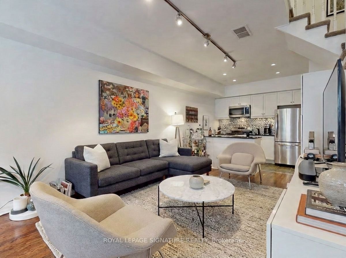 42-6 Wellesley Place, Toronto, ON, M4Y 3E1