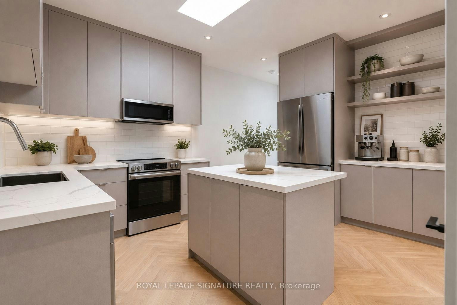 Laneway-390 Palmerston Boulevard, Toronto, ON, M6G 2N6 - 2