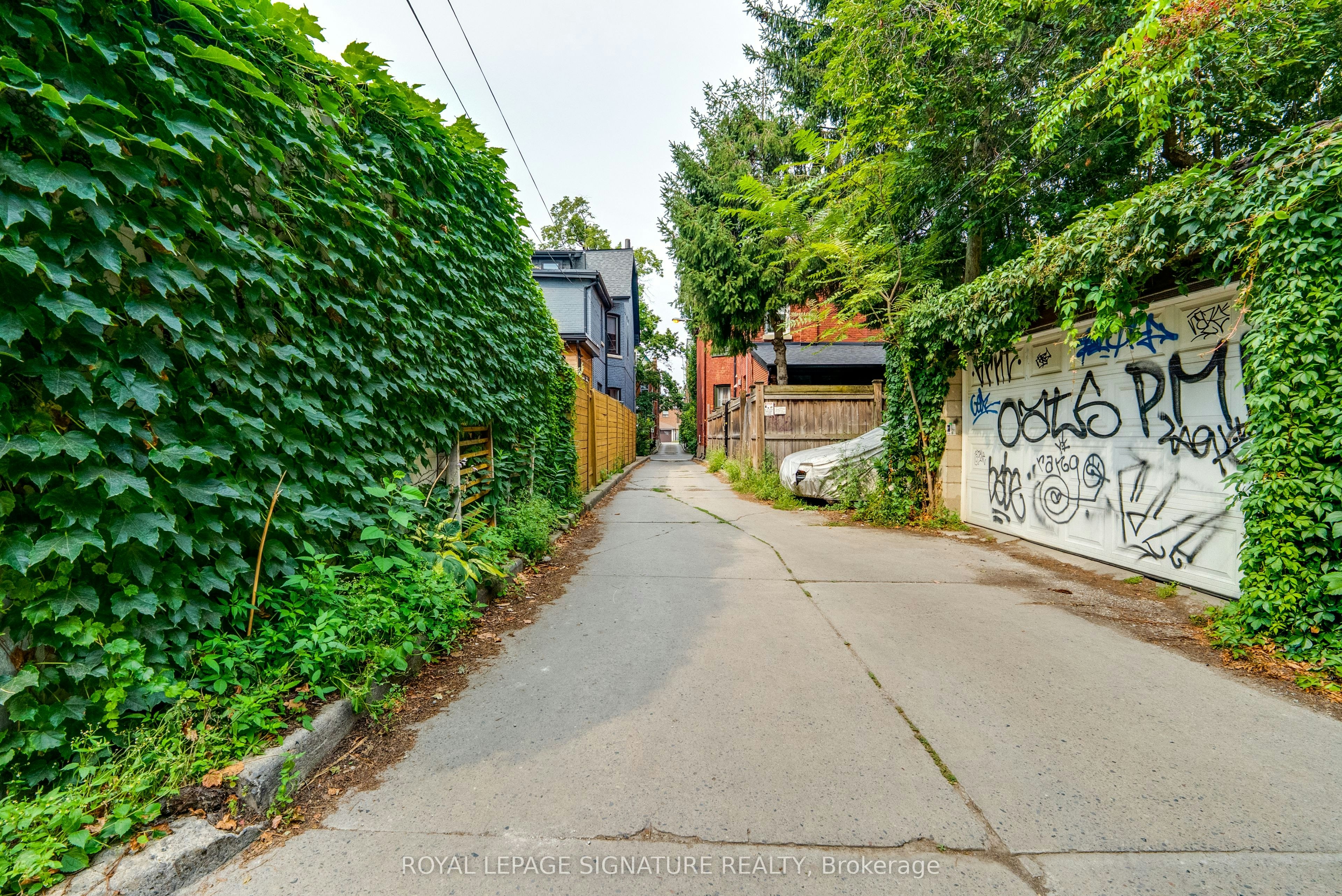 Laneway-390 Palmerston Boulevard, Toronto, ON, M6G 2N6 - 8
