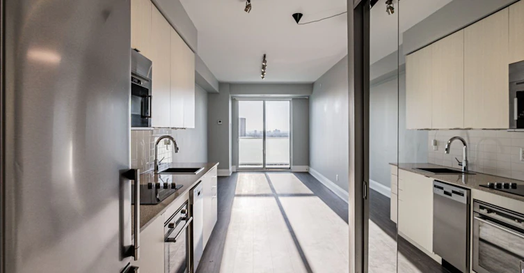 2512-101 Erskine Avenue, Toronto, ON, M4P 0C5 - 8