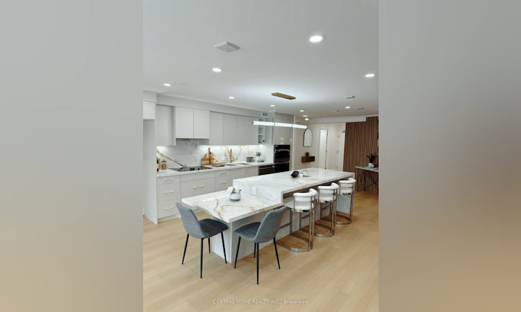 302-85 Skymark Drive