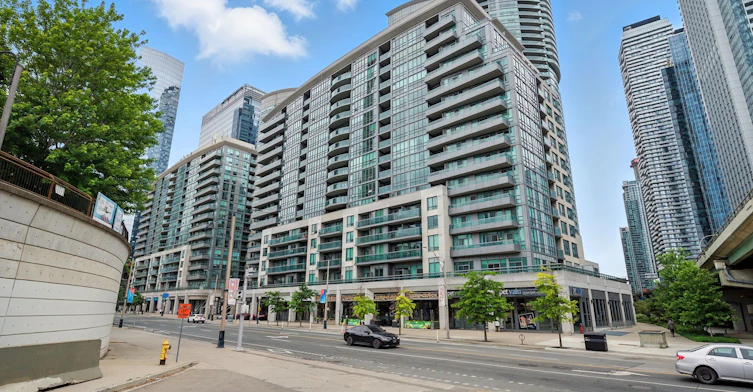 301-25 Lower Simcoe Street, Toronto, ON, M5J 3A1