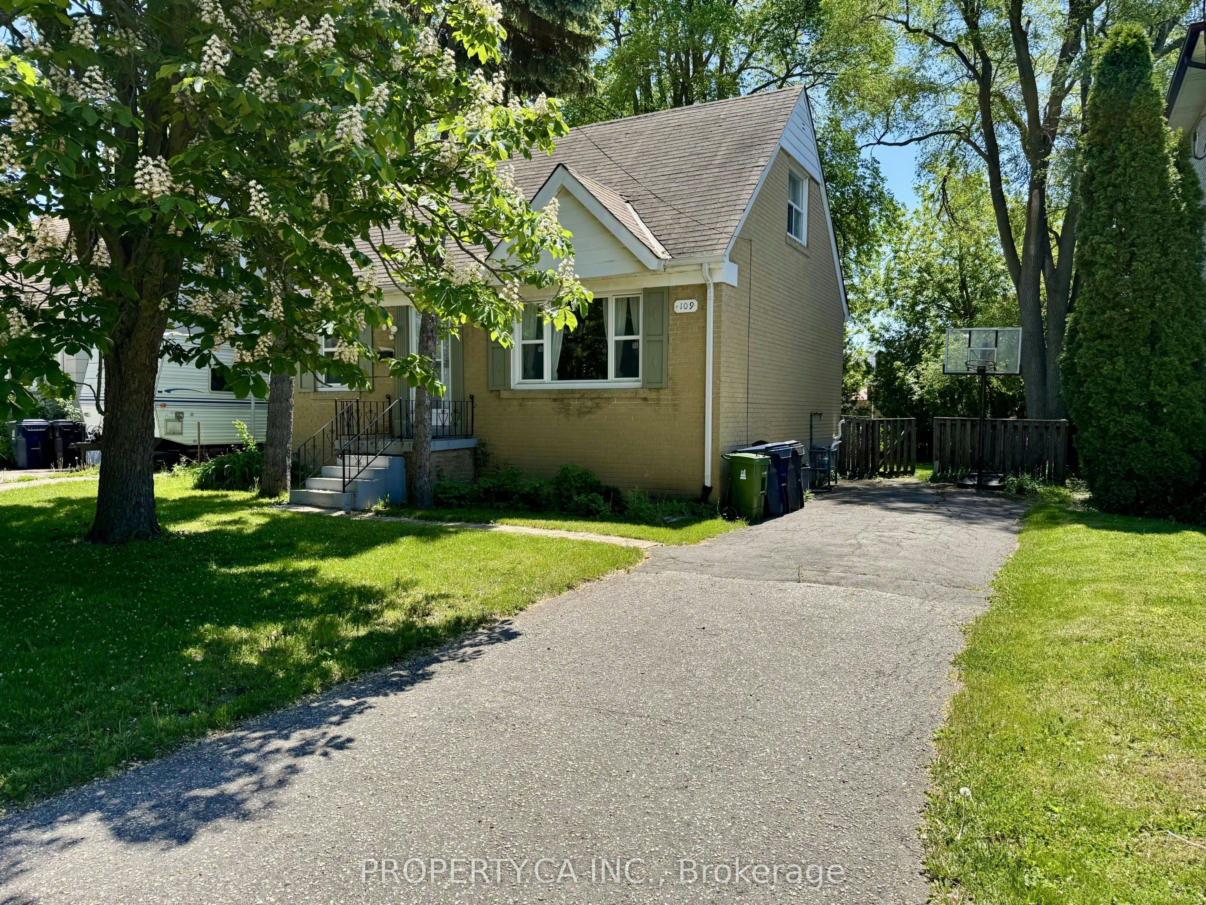 109 Pleasant Avenue, Toronto, ON, M2M 1M2