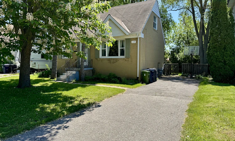 109 Pleasant Avenue