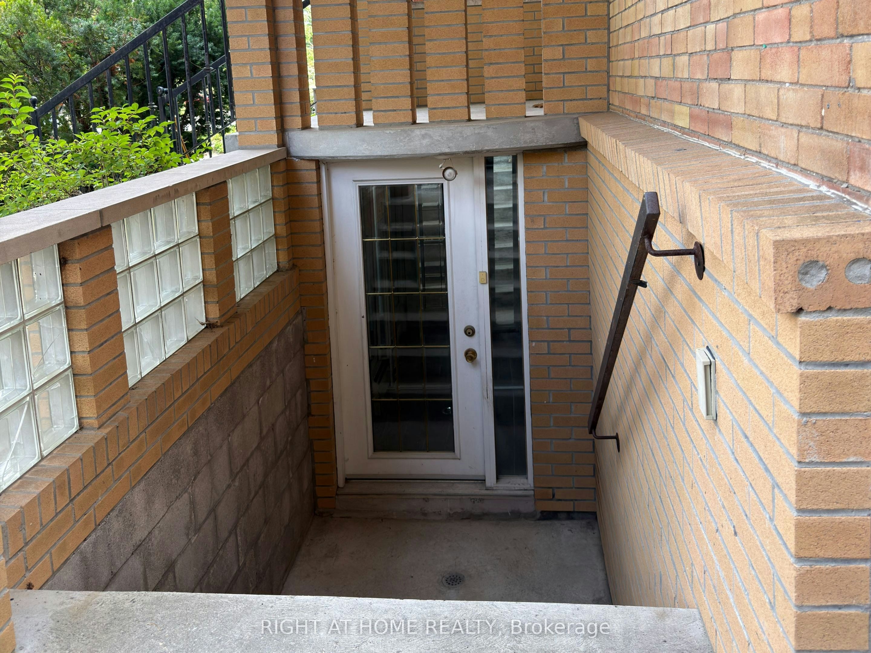 107 Melrose Avenue, Toronto, ON, M5M 1Y8 - 21