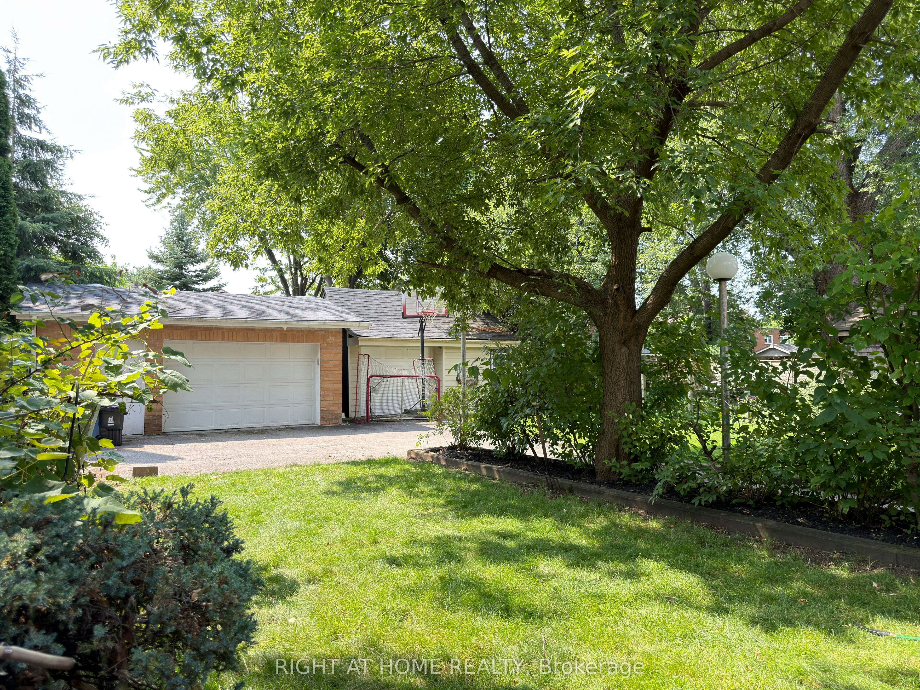 107 Melrose Avenue, Toronto, ON, M5M 1Y8 - 22