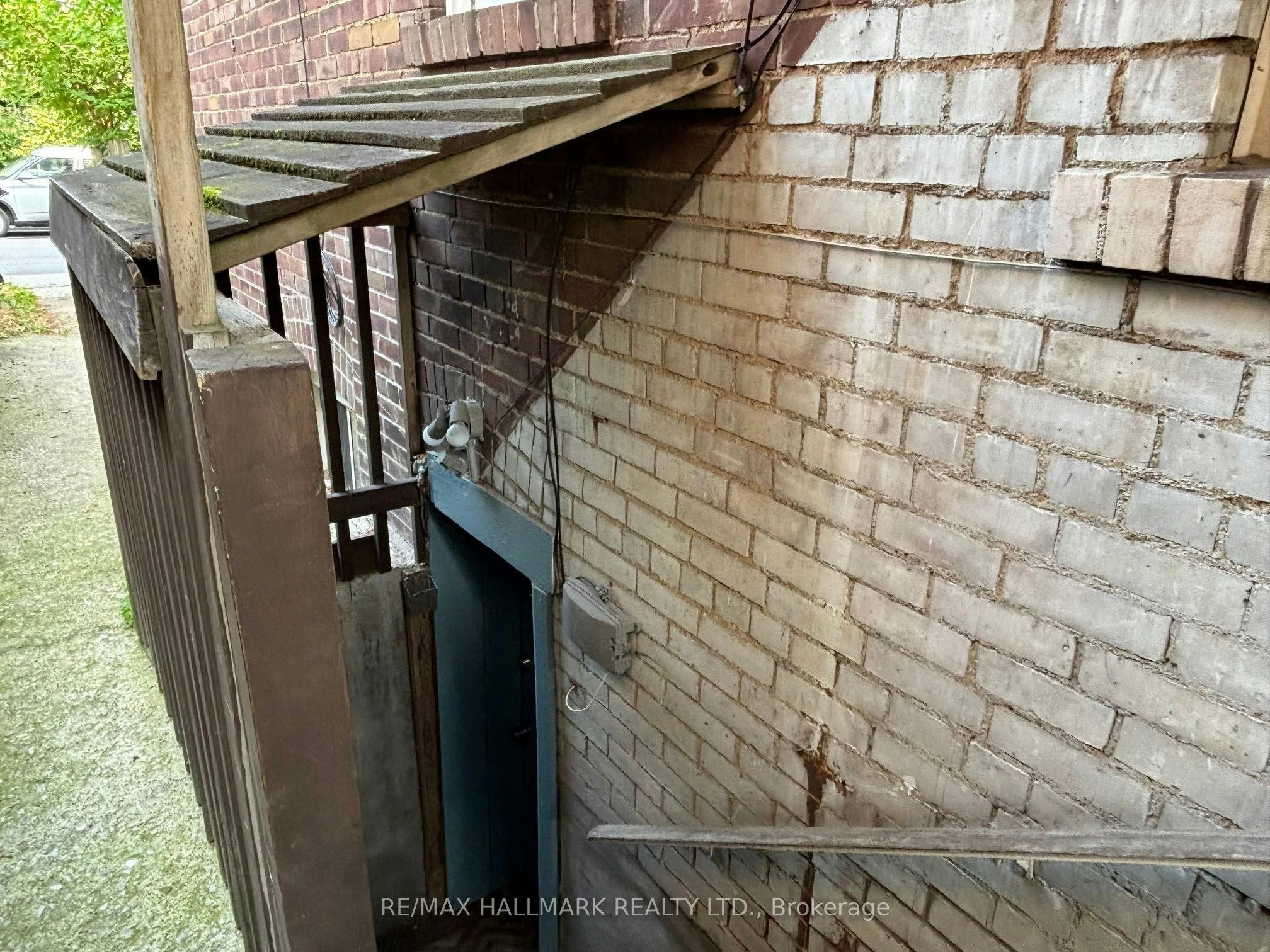 Lower-2 Page Street, Toronto, ON, M6G 1J2 - 10