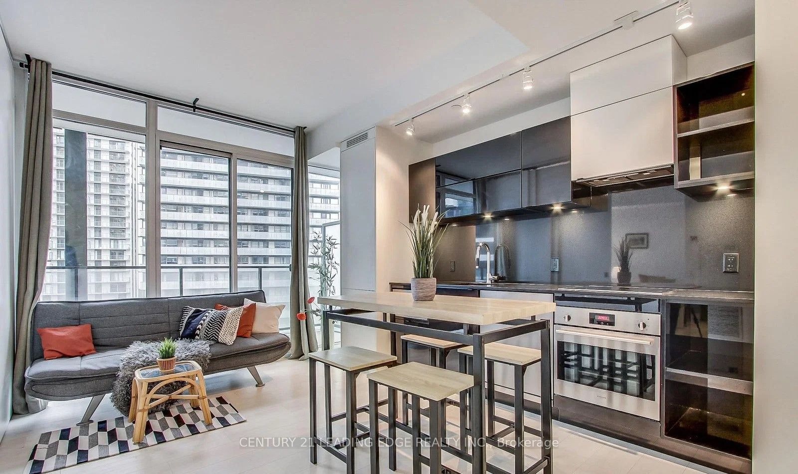 2512-125 Peter Street, Toronto, ON, M5V 0M2 - 4