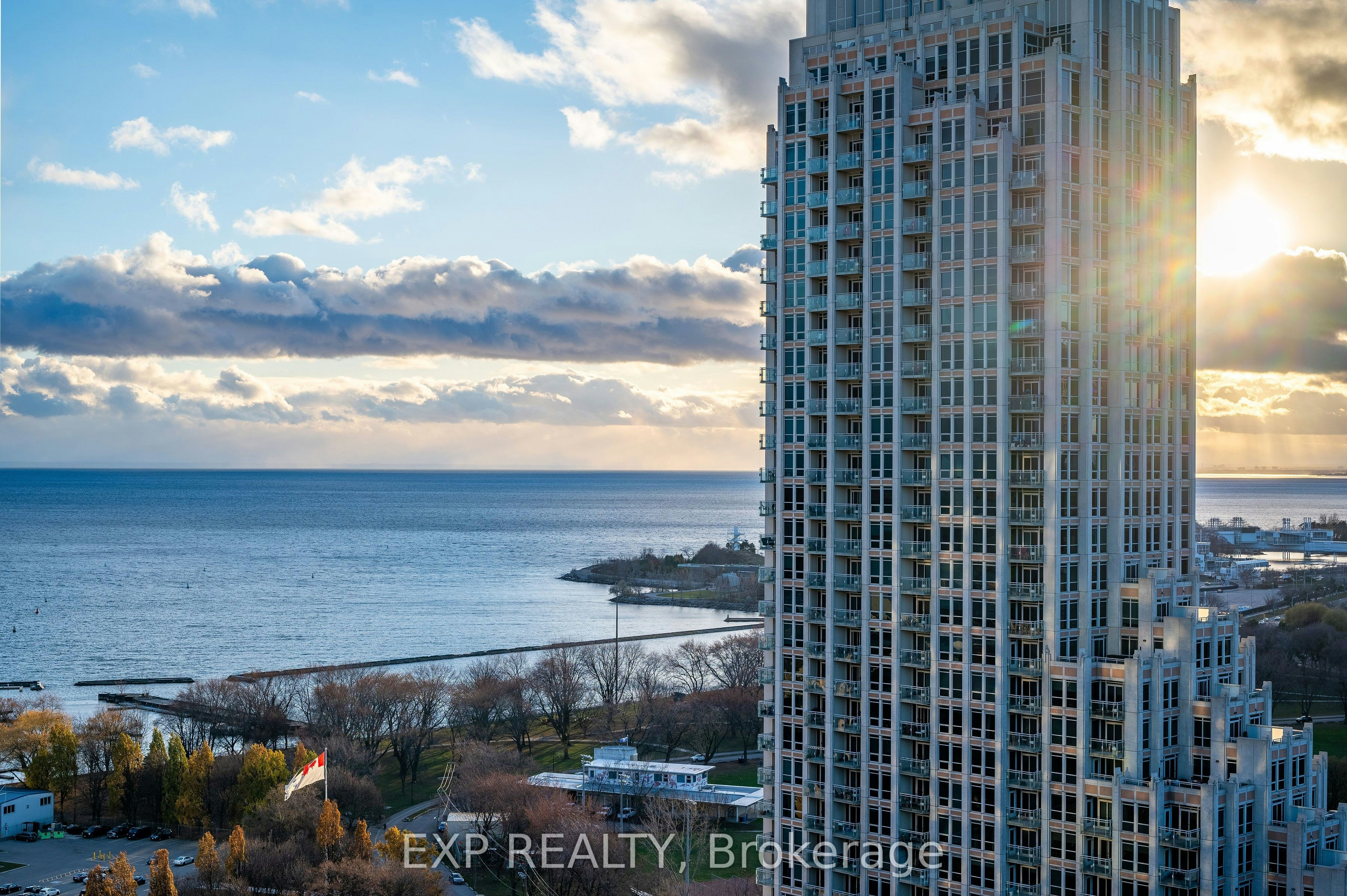 PH03-38 Iannuzzi Street, Toronto, ON, M5V 0S2 - 32