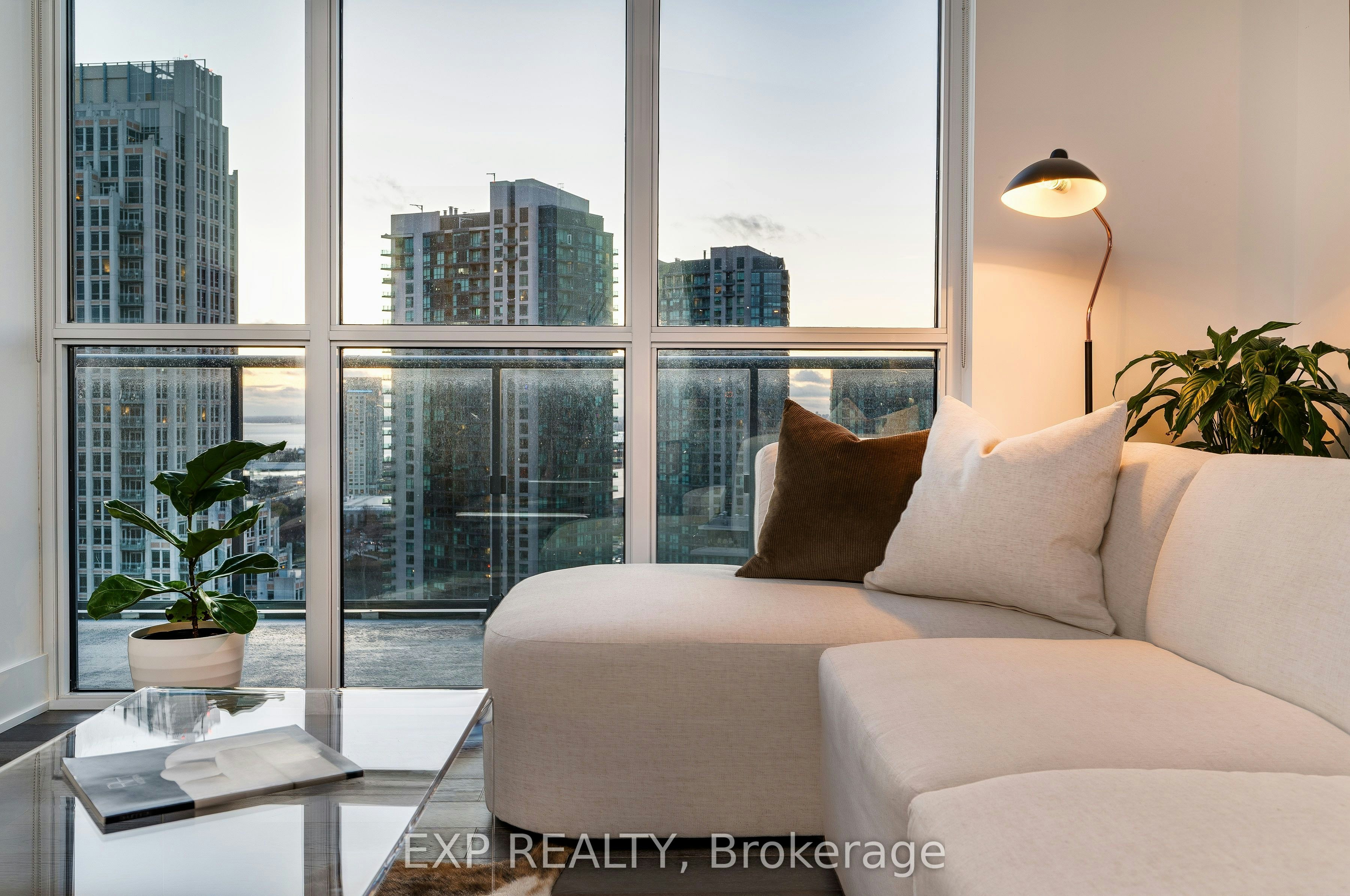 PH03-38 Iannuzzi Street, Toronto, ON, M5V 0S2 - 8