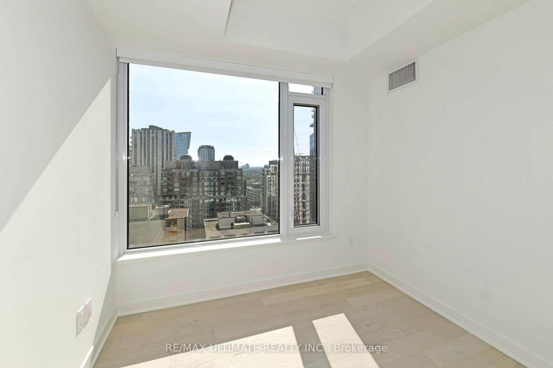 1713-11 Yorkville Avenue, Toronto, ON, M4W 0B7 - 13