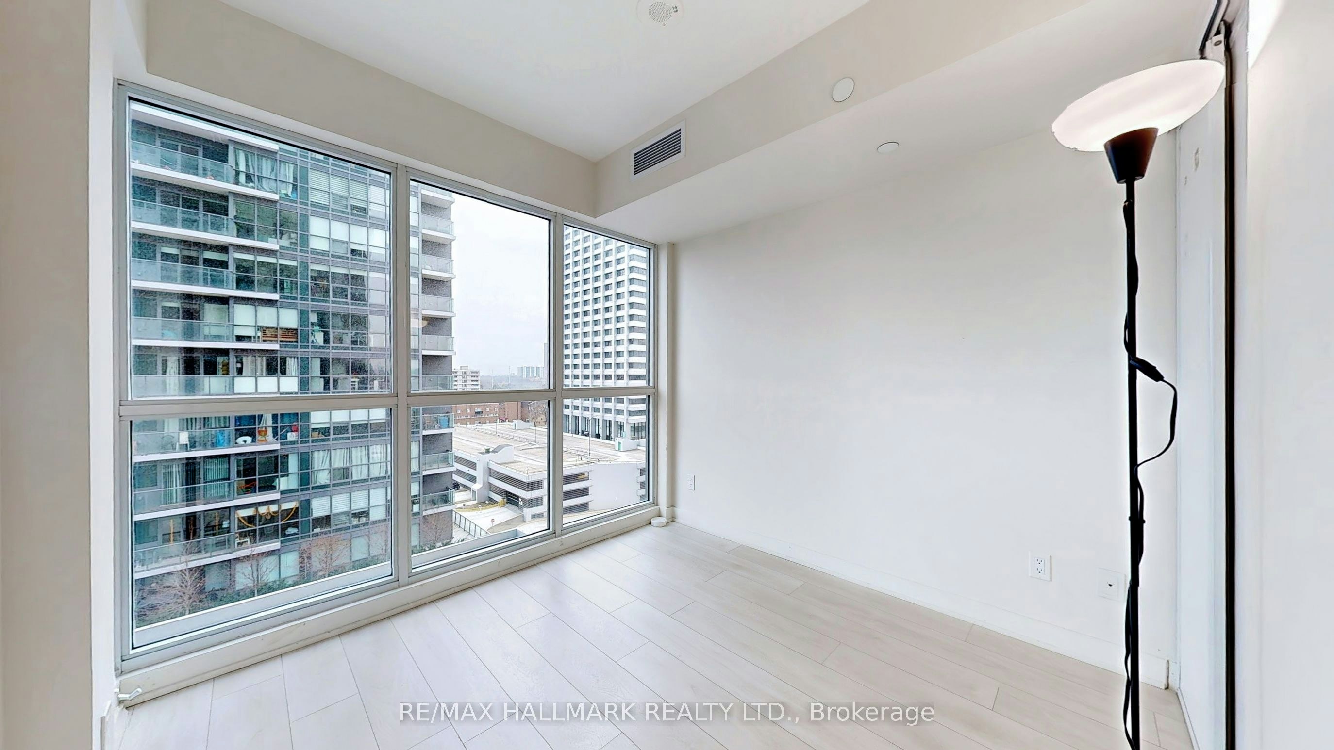 808-6 Sonic Way, Toronto, ON, M3C 0P1 - 18
