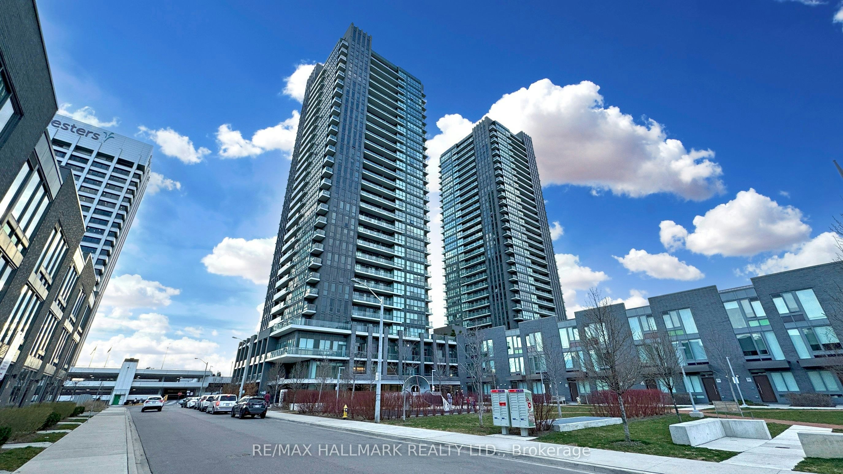 808-6 Sonic Way, Toronto, ON, M3C 0P1