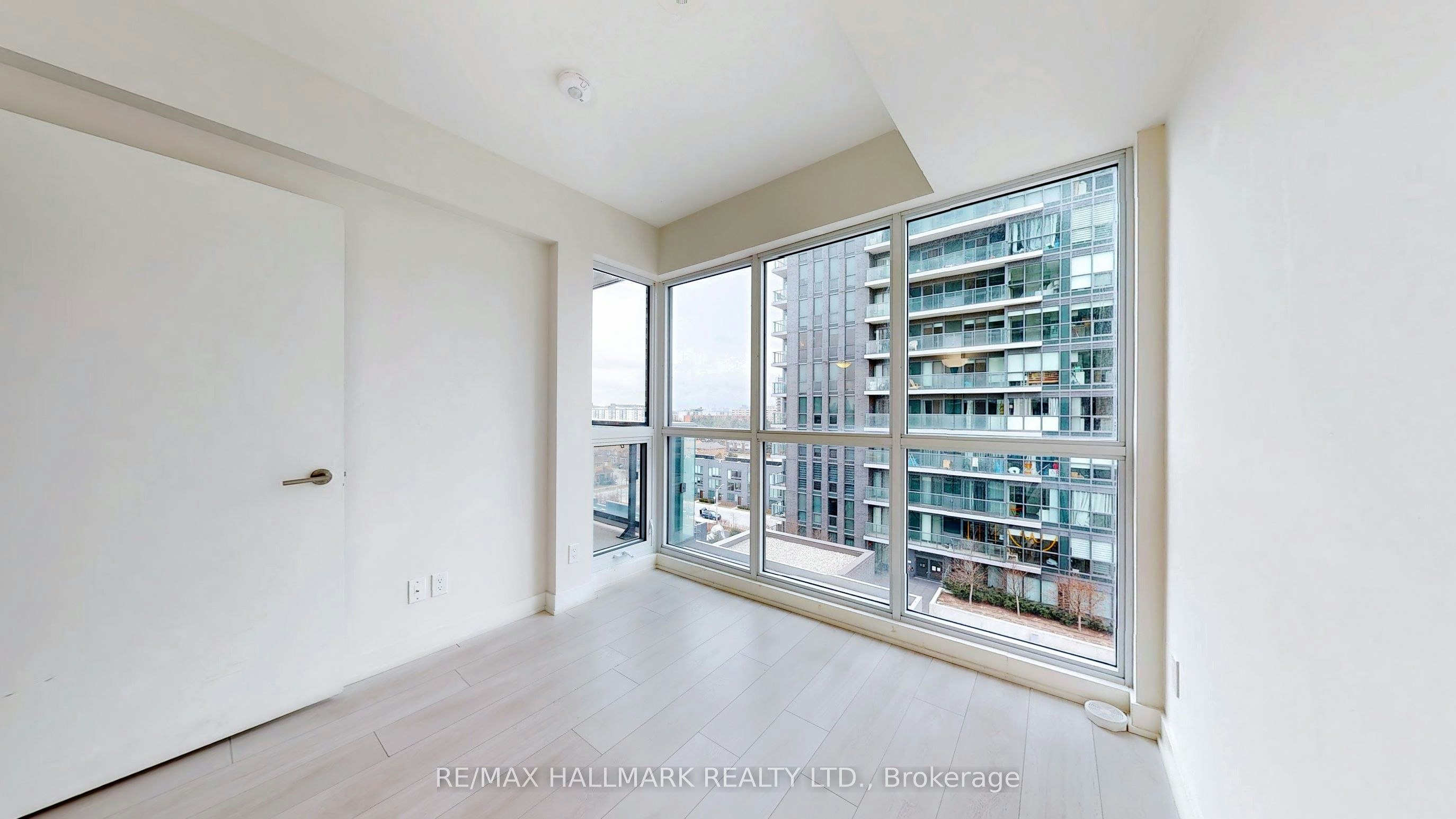 808-6 Sonic Way, Toronto, ON, M3C 0P1 - 17