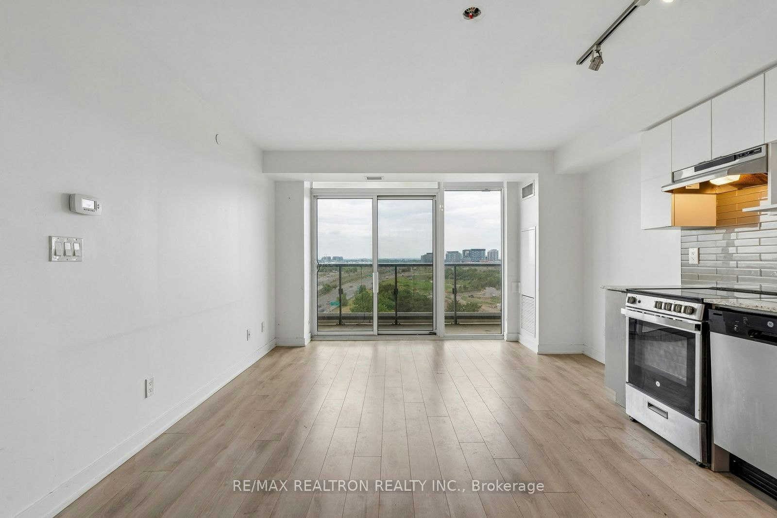 1106-120 Varna Drive, Toronto, ON, M6A 0B3 - 21