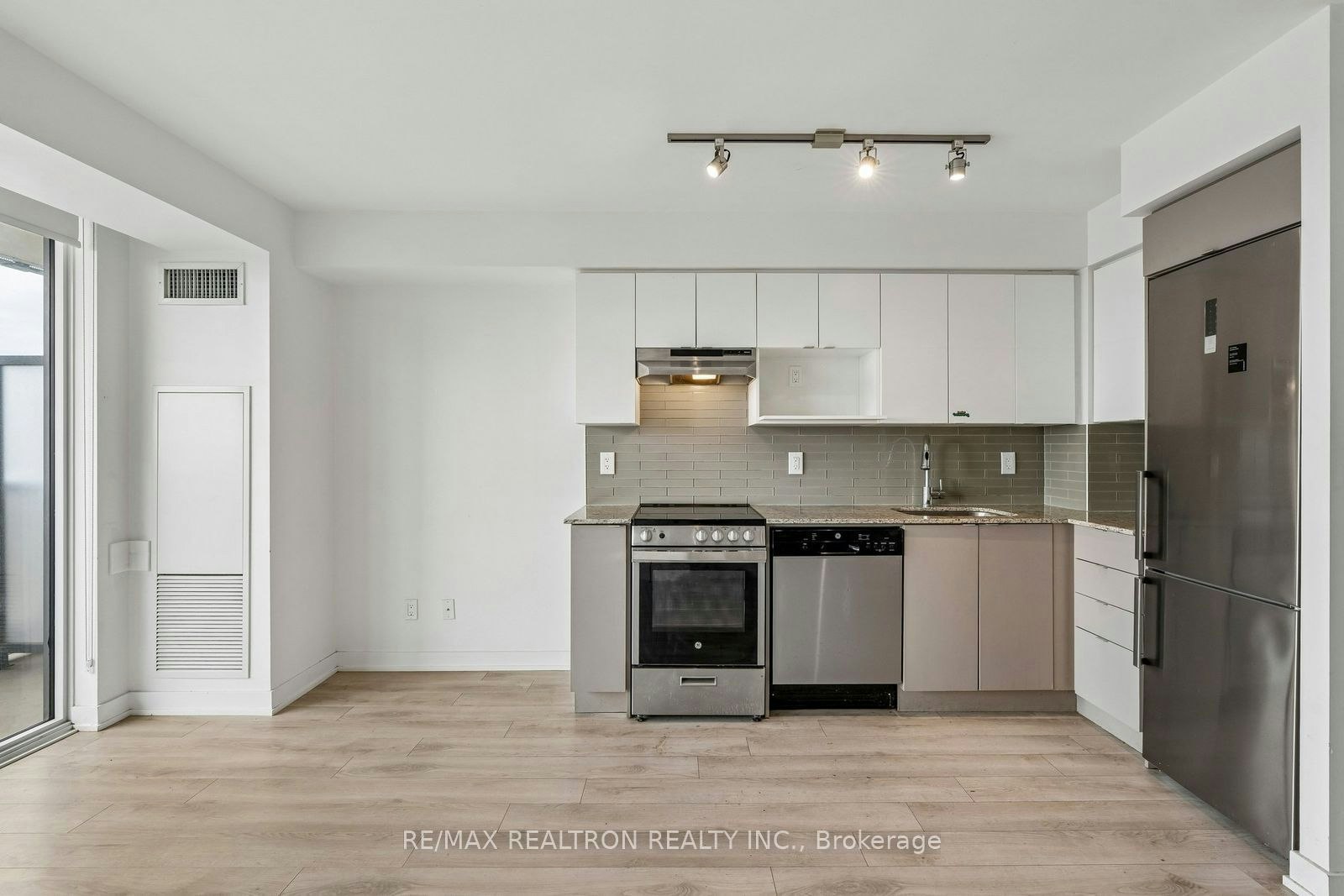 1106-120 Varna Drive, Toronto, ON, M6A 0B3 - 23