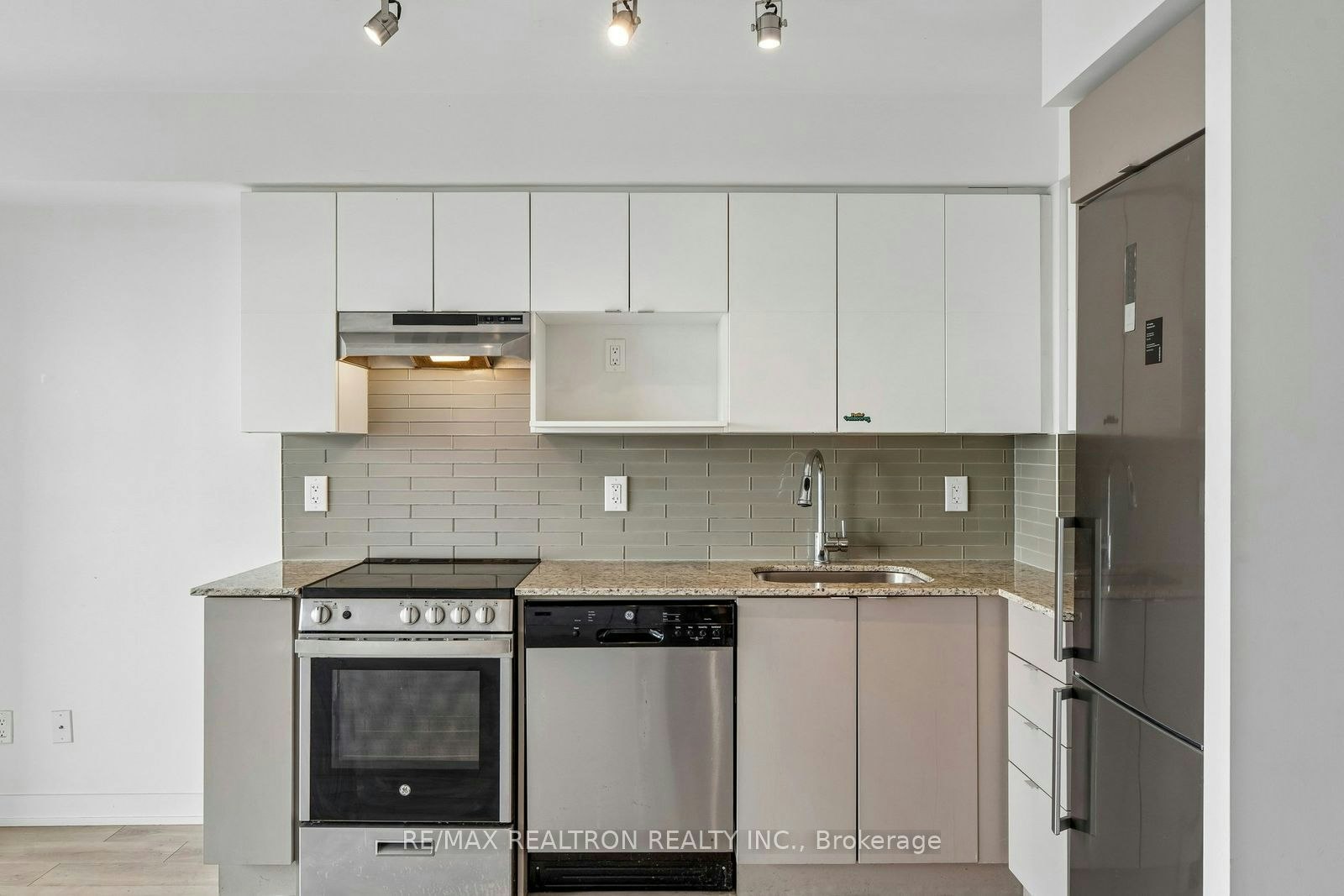 1106-120 Varna Drive, Toronto, ON, M6A 0B3 - 24