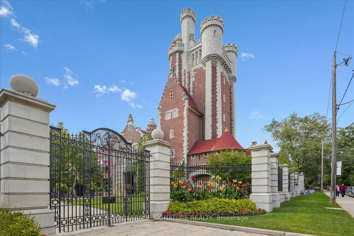 Lower-12 Castle View Avenue, Toronto, ON, M5R 1Y9 - 21