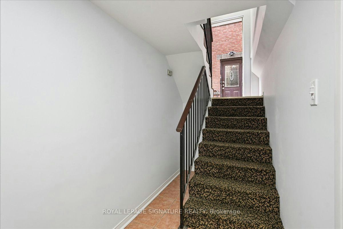 Lower-12 Castle View Avenue, Toronto, ON, M5R 1Y9 - 16
