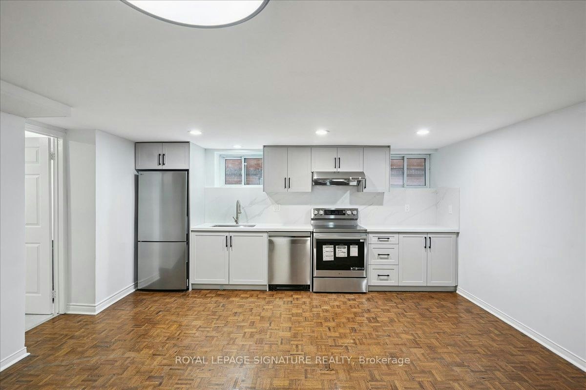 Lower-12 Castle View Avenue, Toronto, ON, M5R 1Y9 - 2