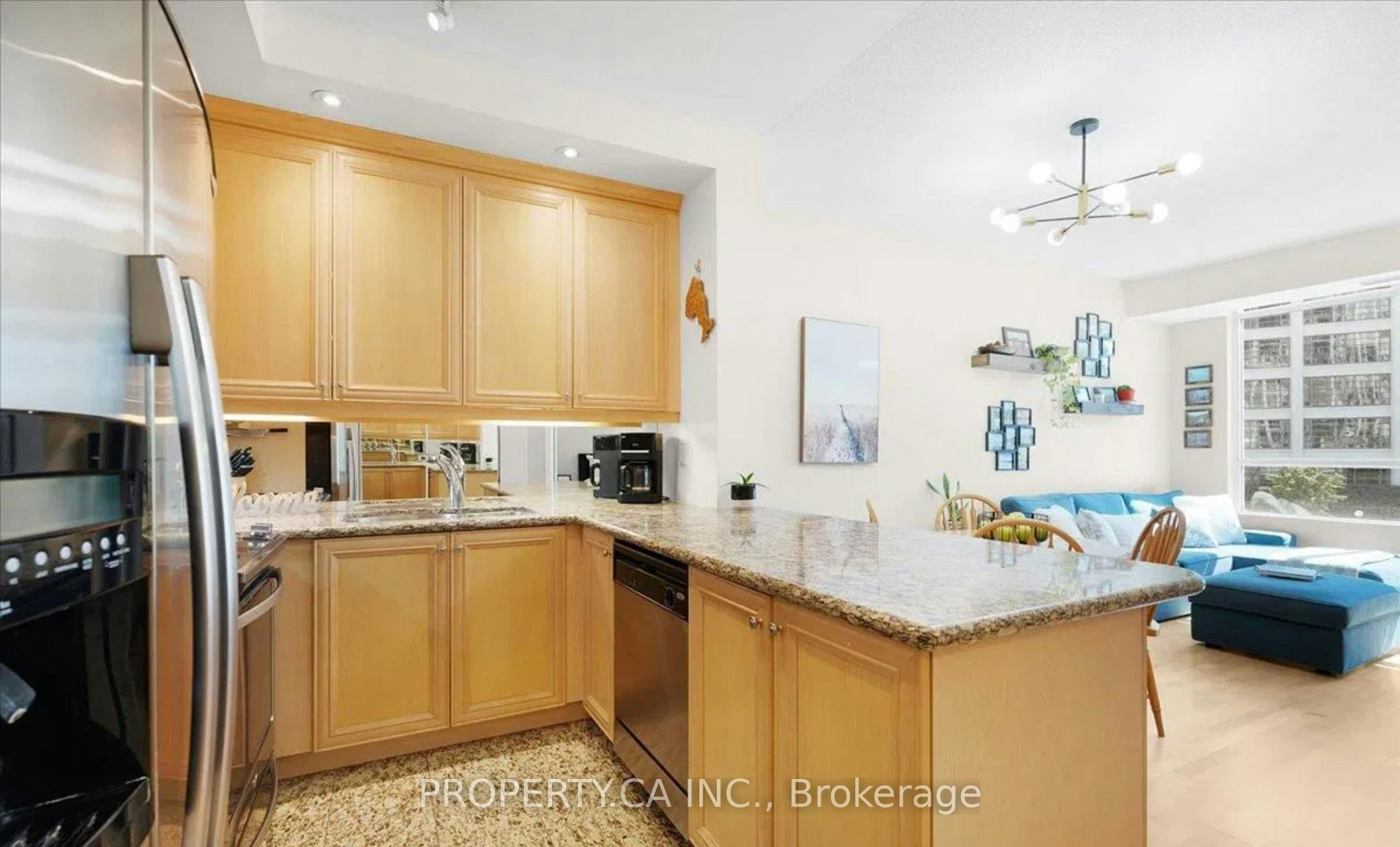 327-628 Fleet Street, Toronto, ON, M5V 1A8 - 2