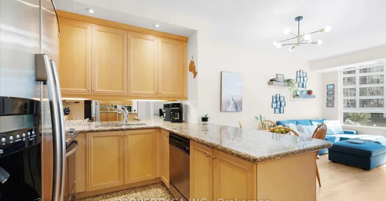 327-628 Fleet Street, Toronto, ON, M5V 1A8 - 2