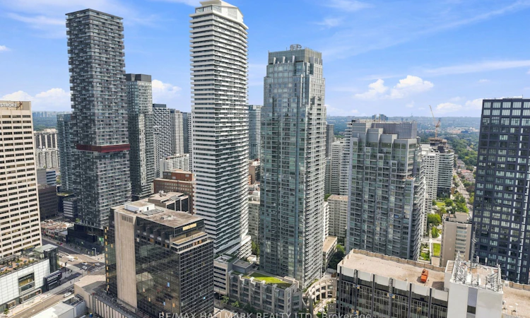 403-2191 Yonge Street