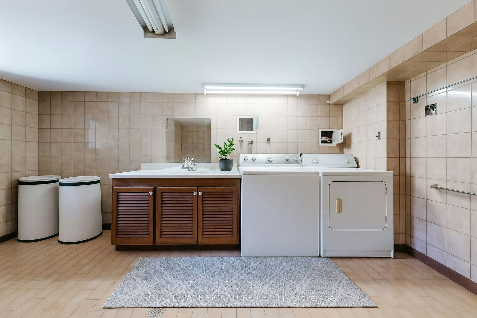 Lower-247 Palmerston Avenue, Toronto, ON, M6J 2J3 - 5