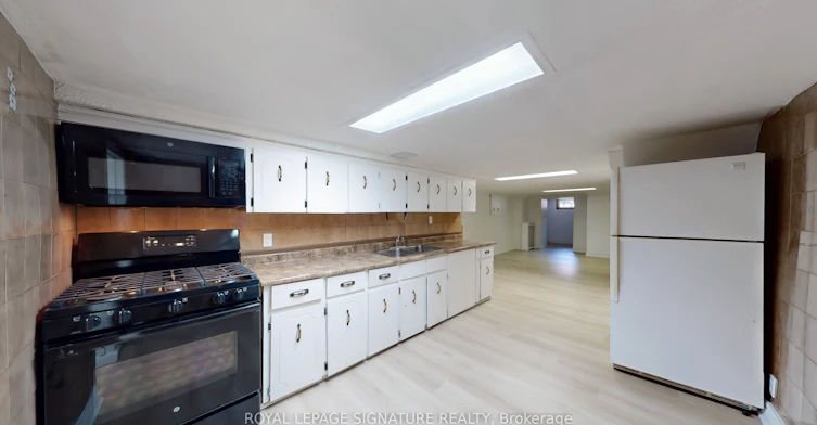 Lower-247 Palmerston Avenue, Toronto, ON, M6J 2J3 - 4