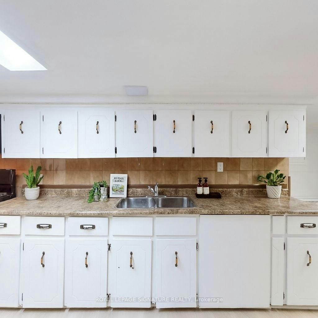 Lower-247 Palmerston Avenue, Toronto, ON, M6J 2J3 - 3