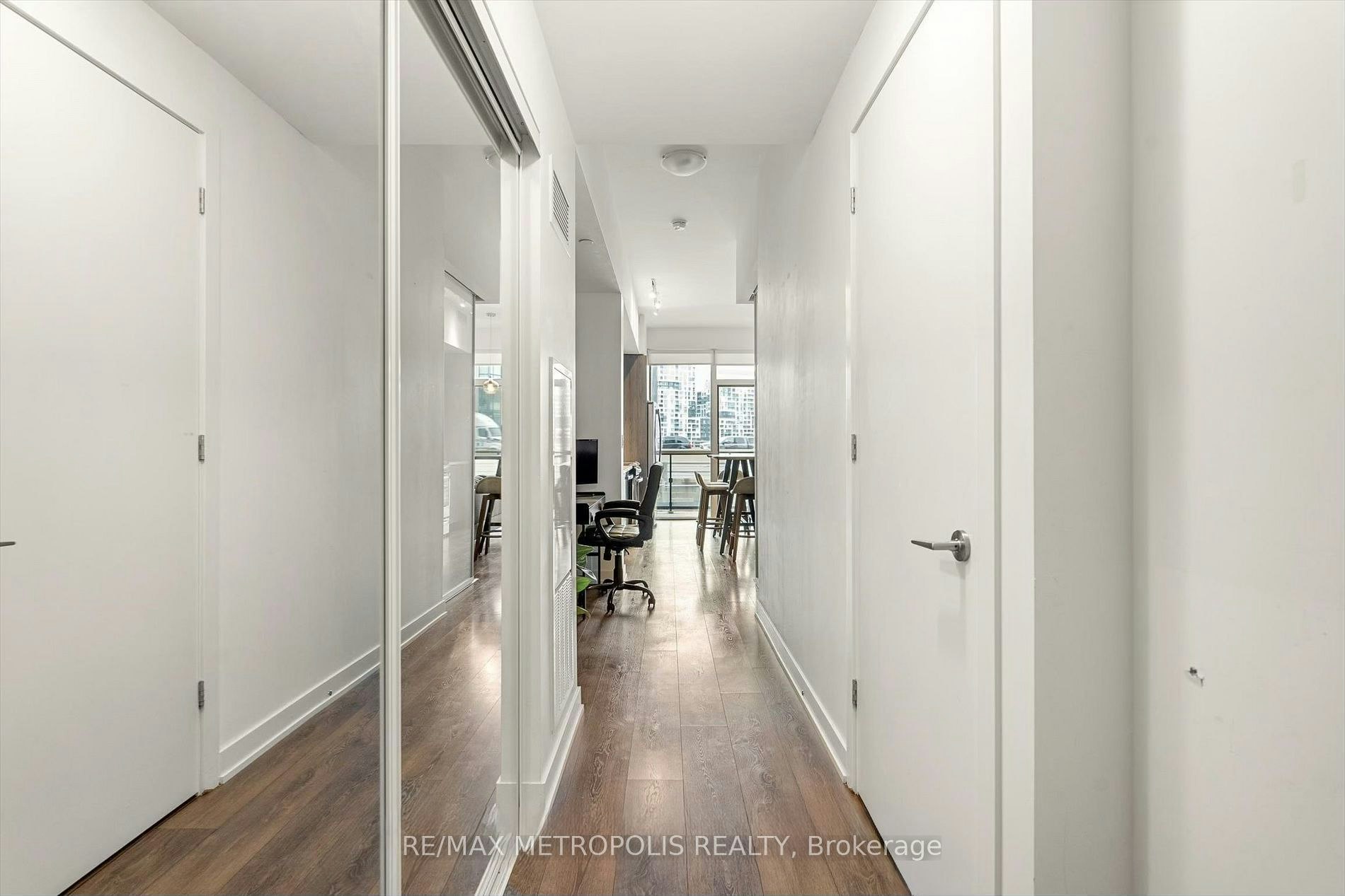 710-50 Bruyeres Mews, Toronto, ON, M5V 0H8 - 4