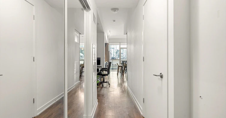 710-50 Bruyeres Mews, Toronto, ON, M5V 0H8 - 4