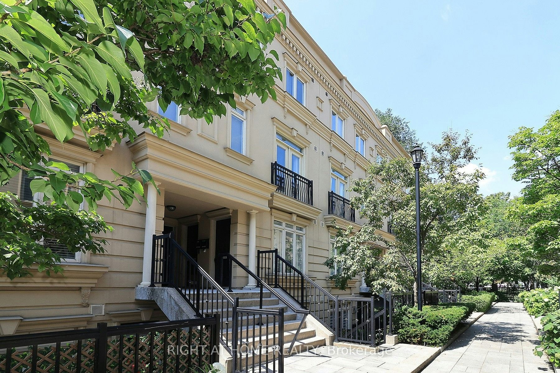 19-88 Carr Street, Toronto, ON, M5T 1B7