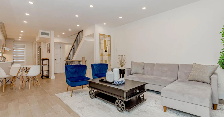 56 St Nicholas Street, Toronto, ON, M4Y 1W7