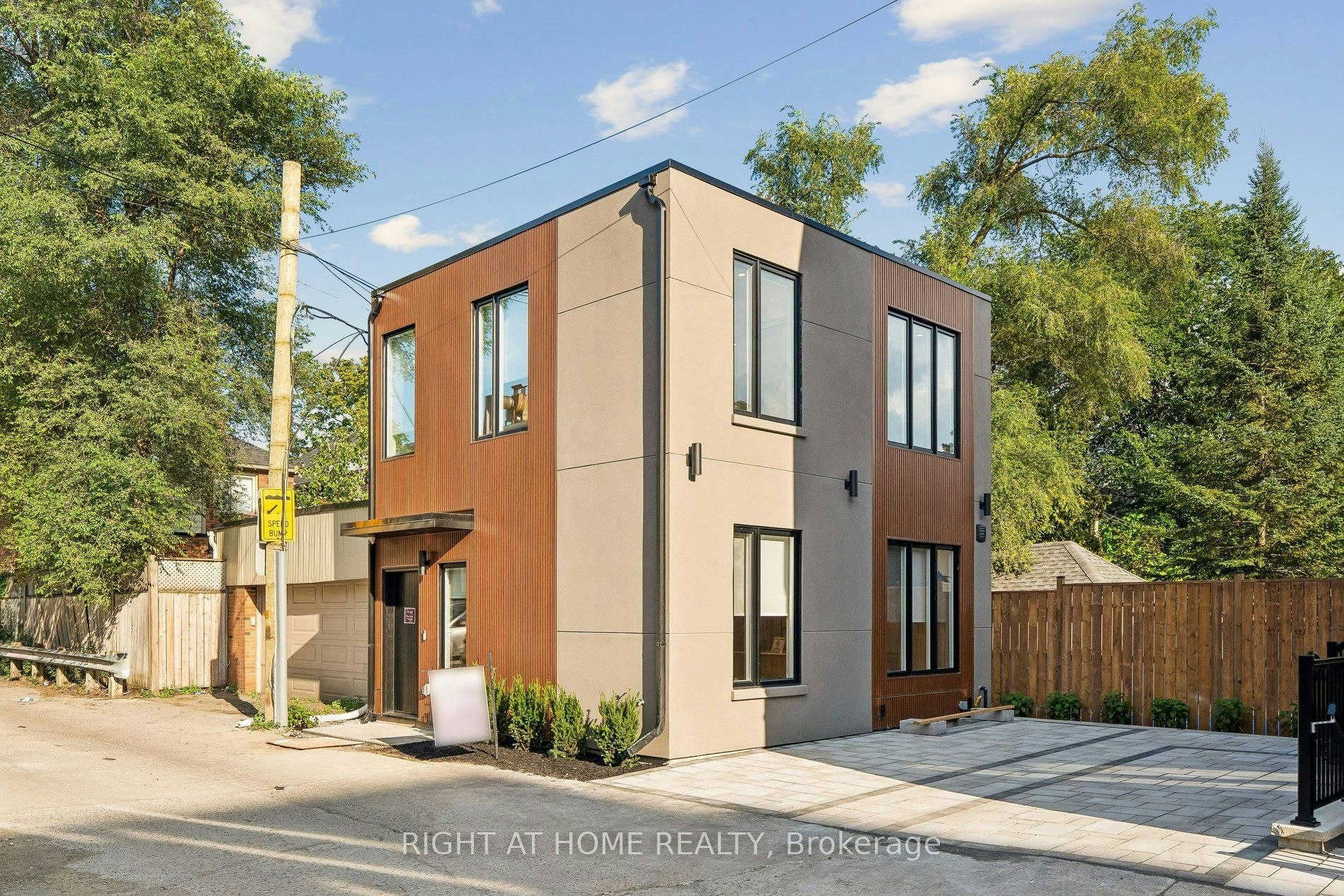 LS-55 Camberwell Road, Toronto, ON, M6C 3E7