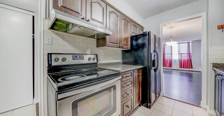 #914-25 Sunrise Avenue, Toronto, ON, M4A 2S2