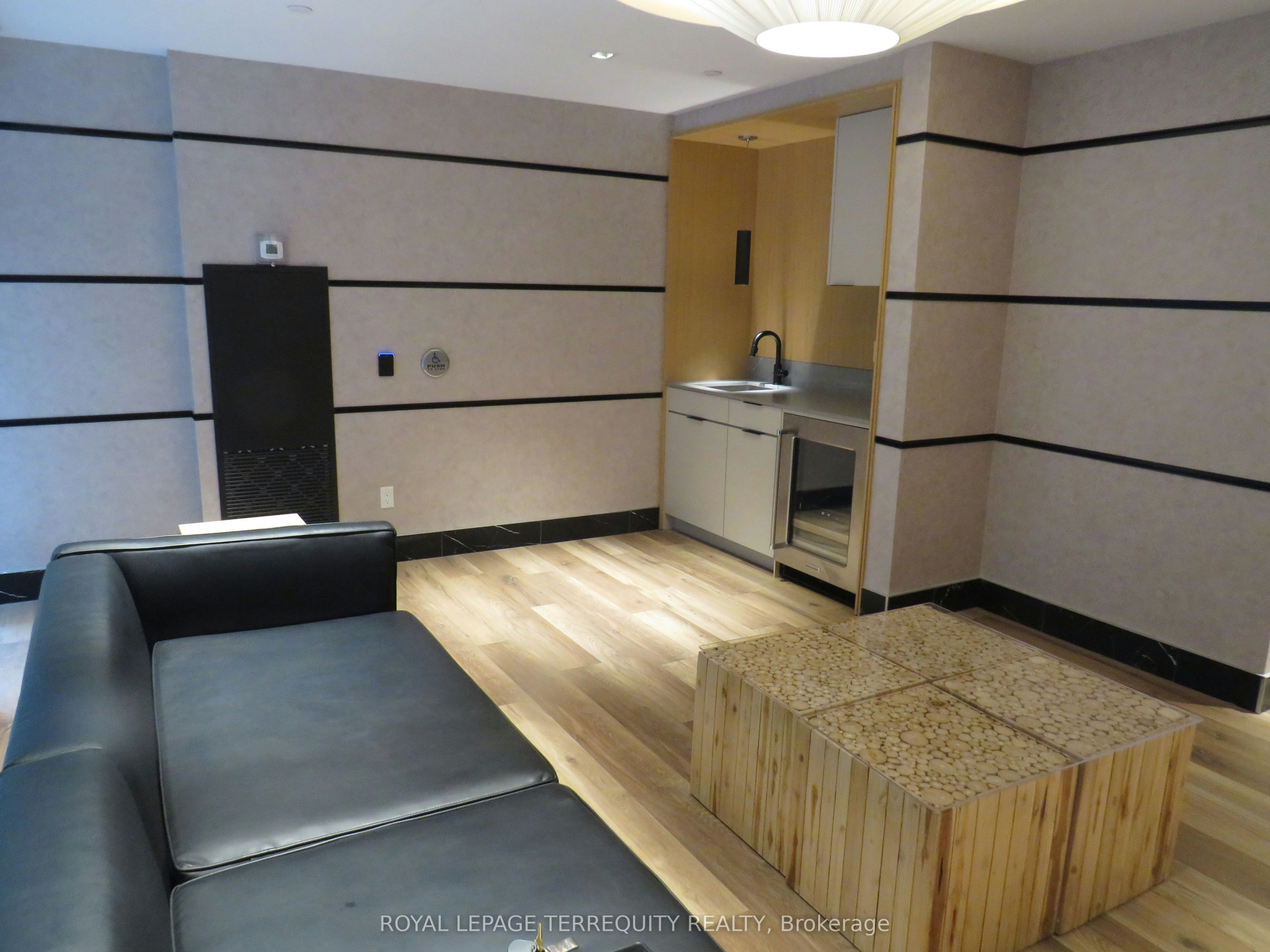 805-327 King Street W, Toronto, ON, M5V 0W7 - 12