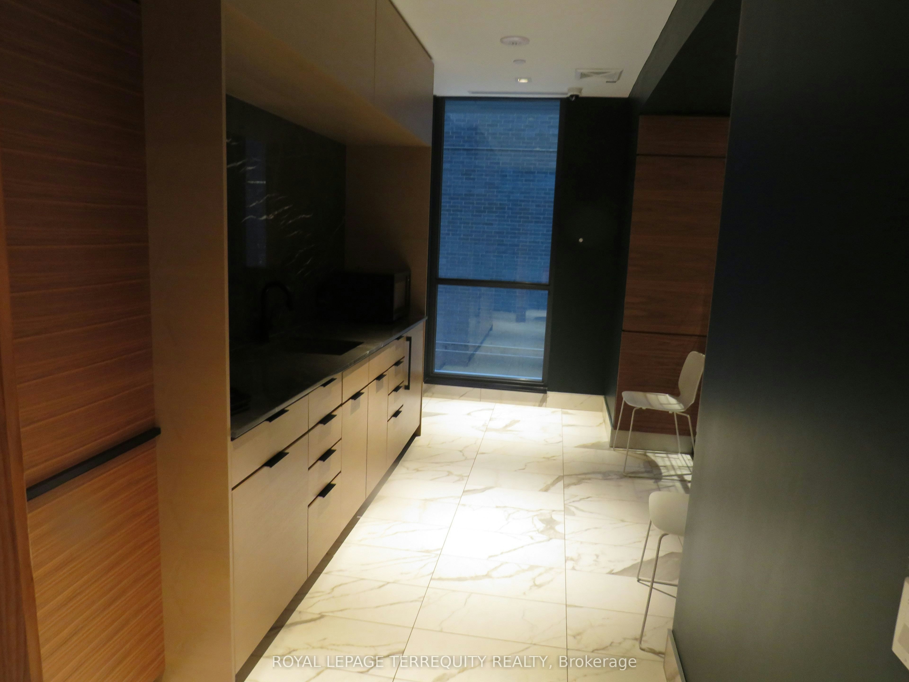 805-327 King Street W, Toronto, ON, M5V 0W7 - 9