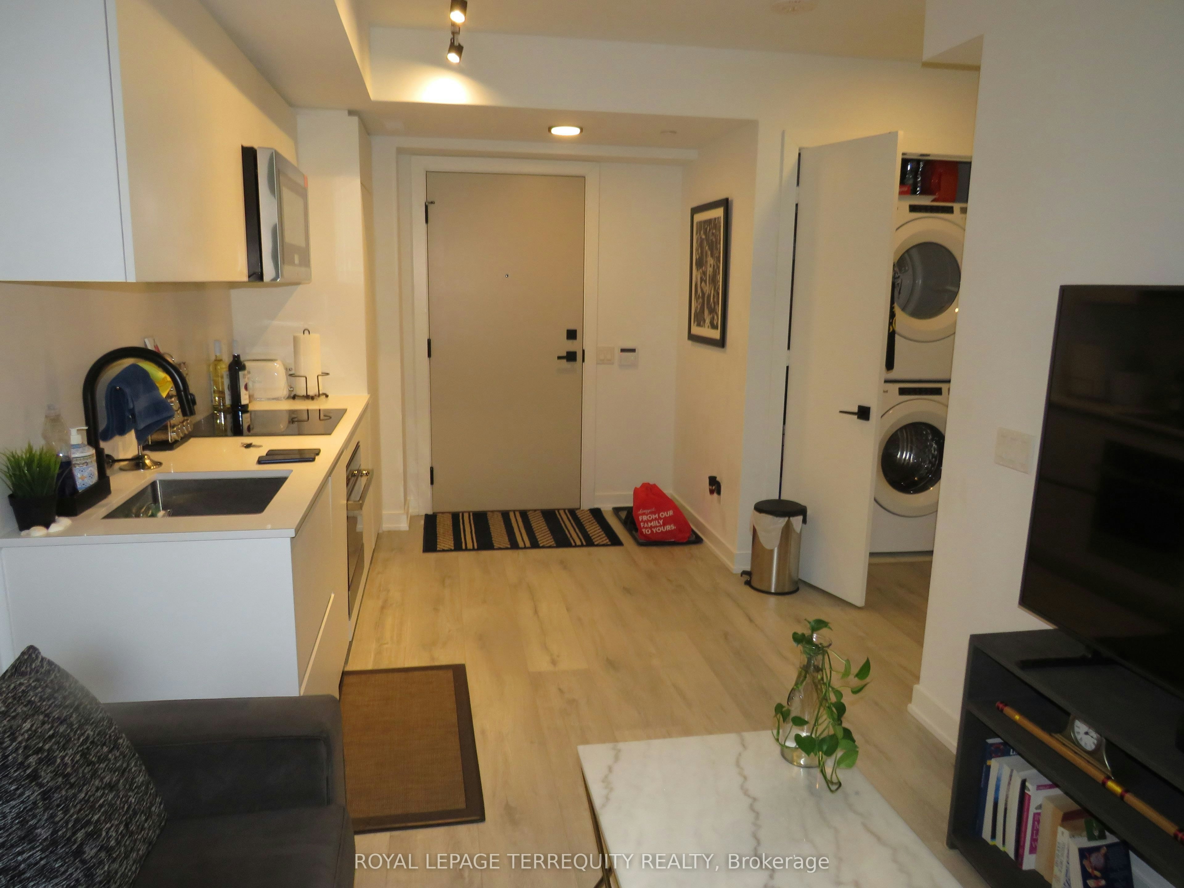805-327 King Street W, Toronto, ON, M5V 0W7