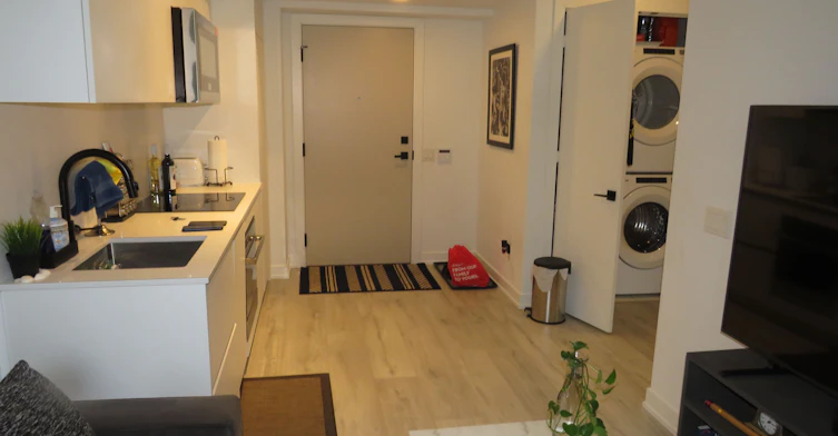 805-327 King Street W, Toronto, ON, M5V 0W7