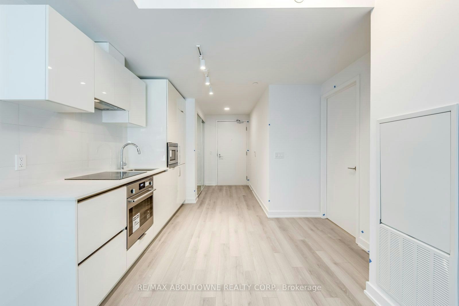 1327-230 Simcoe Street, Toronto, ON, M5T 0G7 - 8