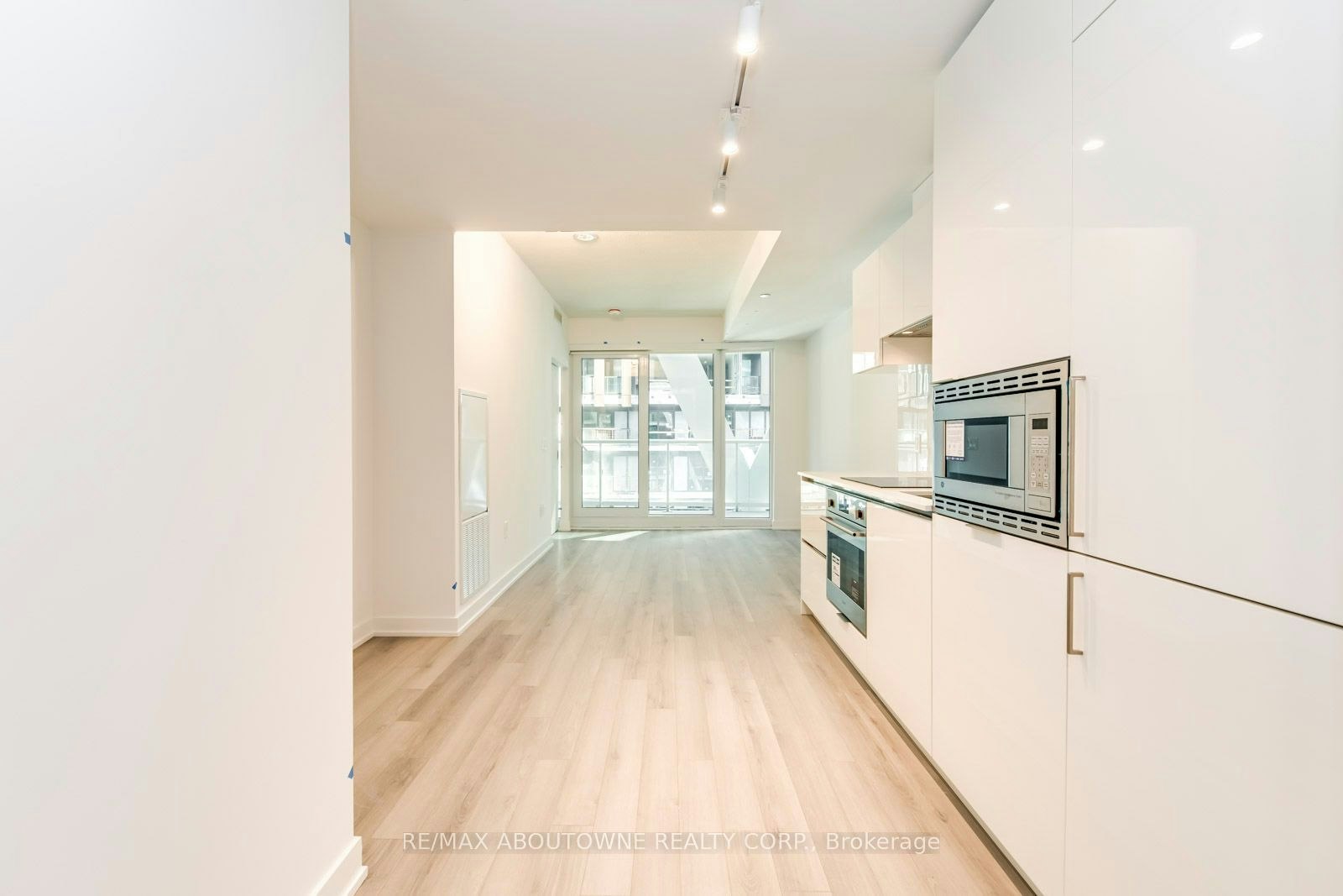 1327-230 Simcoe Street, Toronto, ON, M5T 0G7 - 3