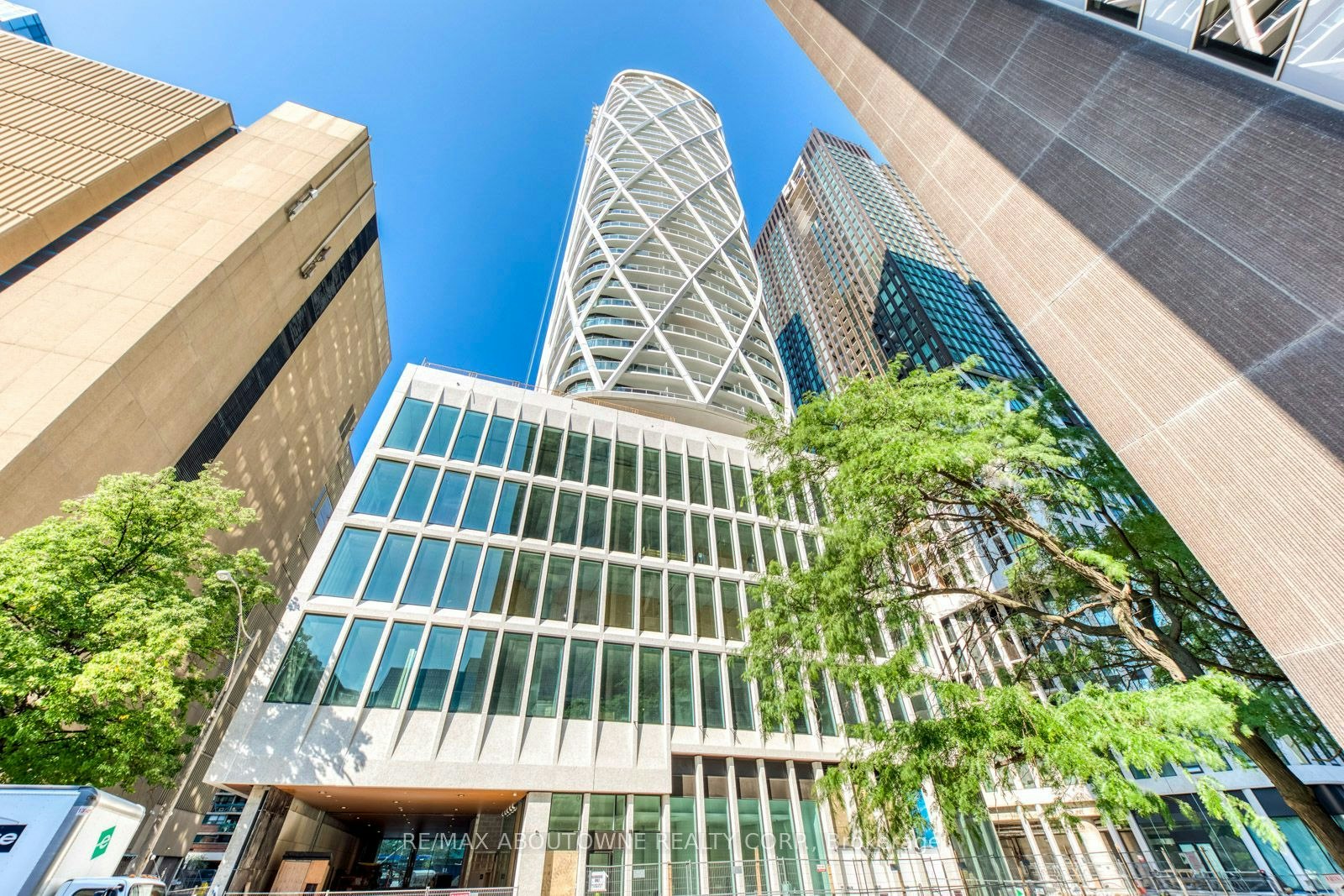 1327-230 Simcoe Street, Toronto, ON, M5T 0G7