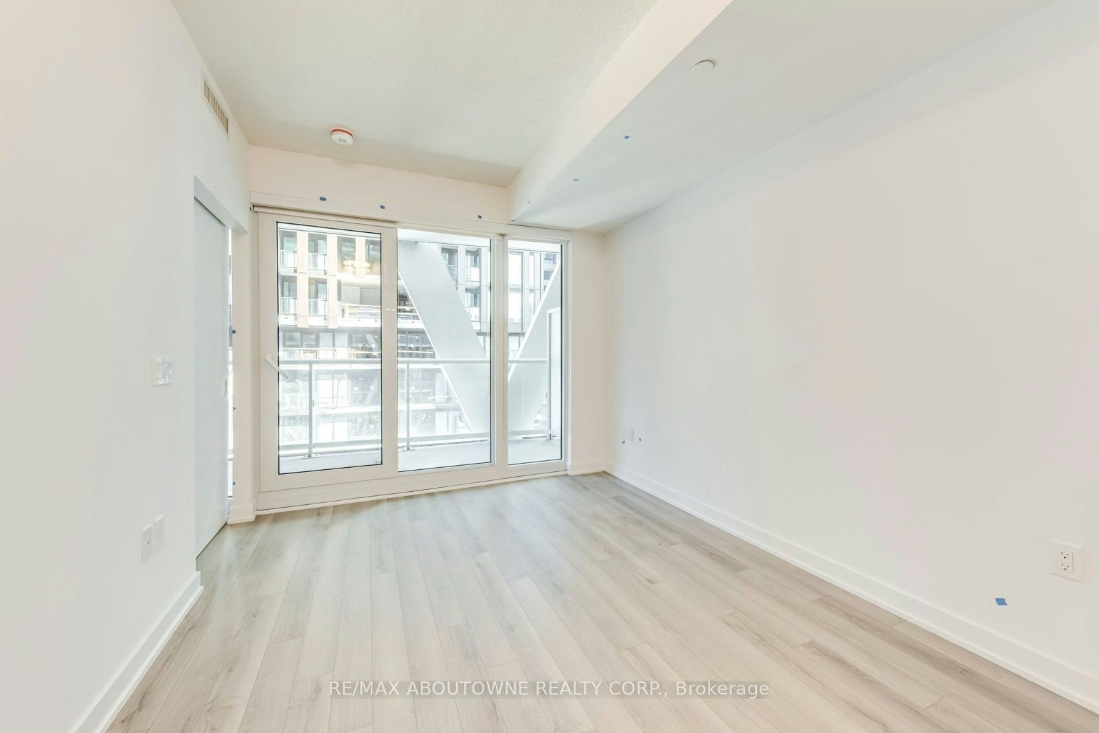 1327-230 Simcoe Street, Toronto, ON, M5T 0G7 - 11