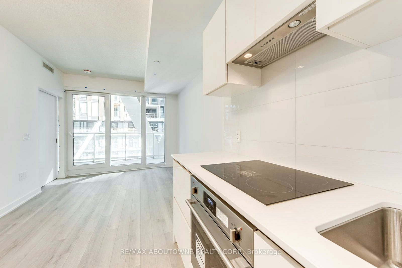 1327-230 Simcoe Street, Toronto, ON, M5T 0G7 - 7